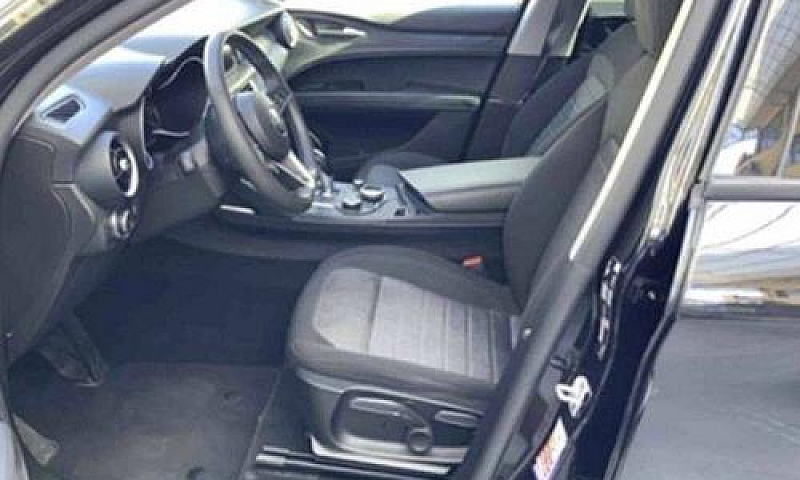 Alfa Romeo Stelvio 2...