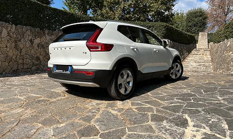 Volvo Xc40 (2017-->)...