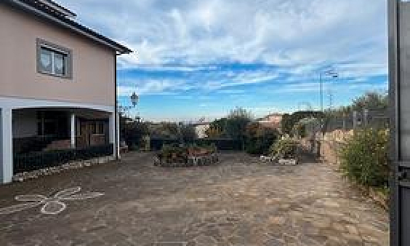 Villa Con Terreno...