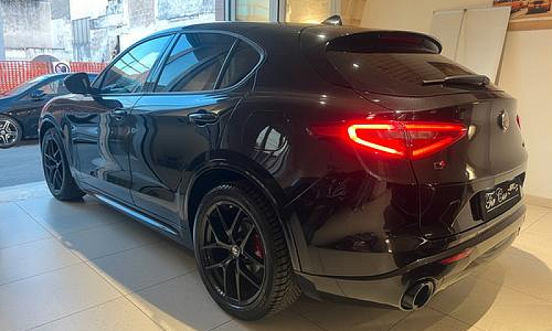 Alfa Romeo Stelvio V...