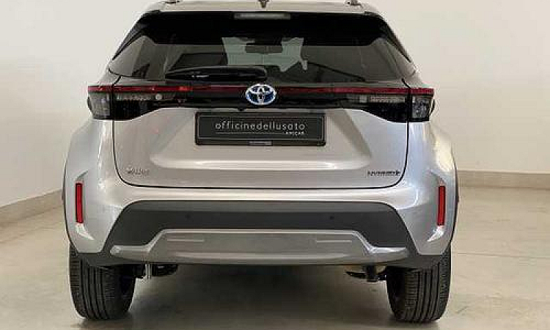 Toyota Yaris Cross 1...