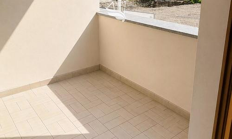 Bilocale Con Terrazz...