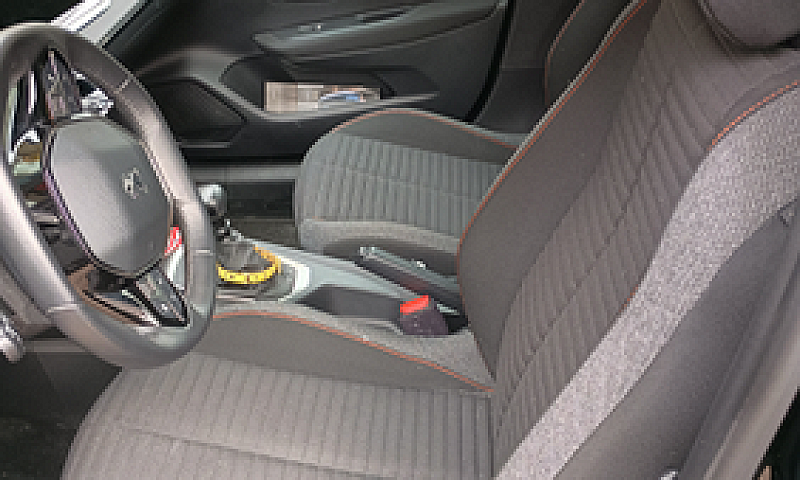 Peugeot 208 A Benzin...