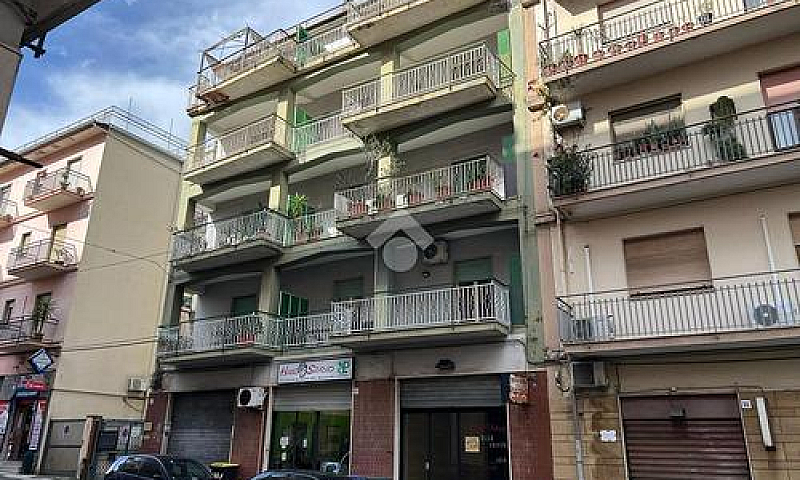 3 Locali A Giarre...