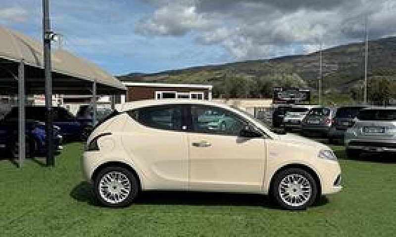 Lancia Ypsilon 1.2 6...