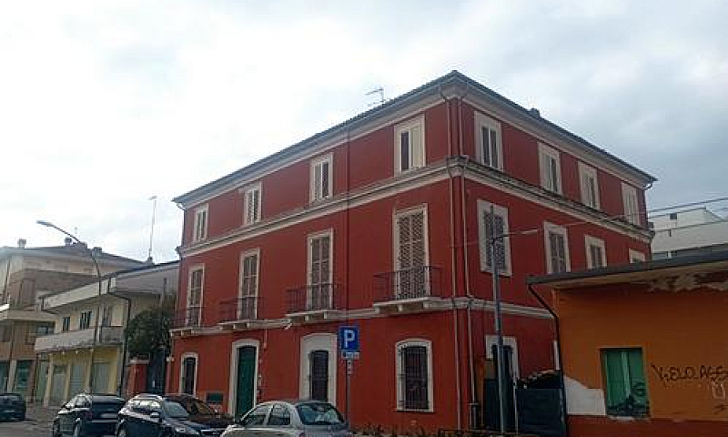 Palazzina Con 5 Appa...