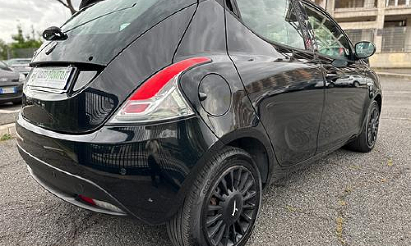 Lancia Ypsilon 1.2 6...