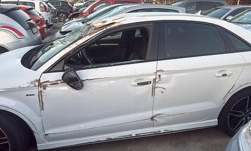 Audi A3 Sedan Incide...