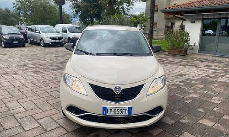 Lancia Ypsilon 1.2 6...