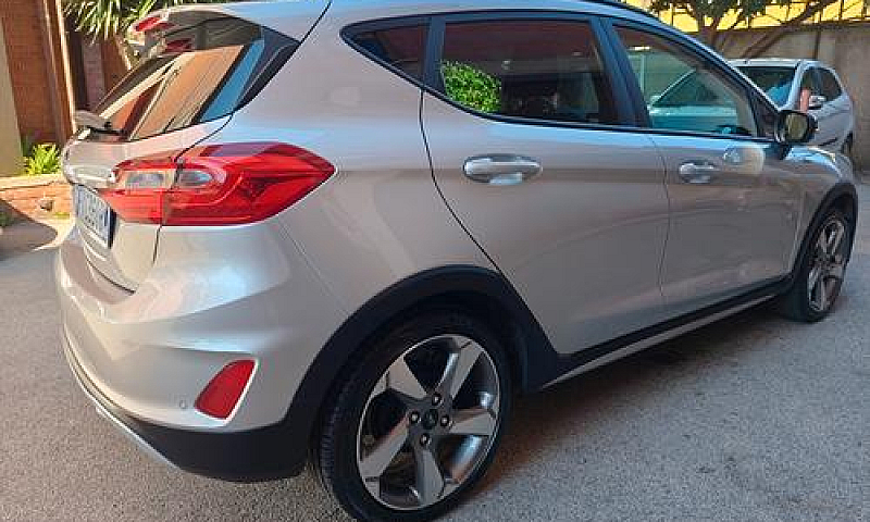 Ford Fiesta Active 1...