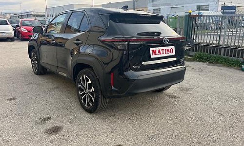 Toyota Yaris Cross 1...