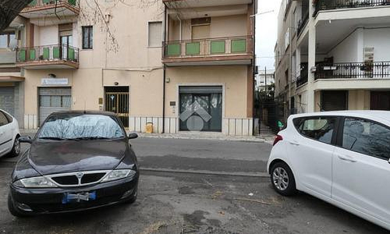 3 Locali A Policoro...