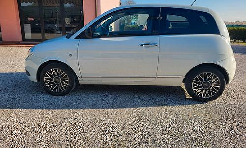 Lancia Ypsilon 1.2 6...