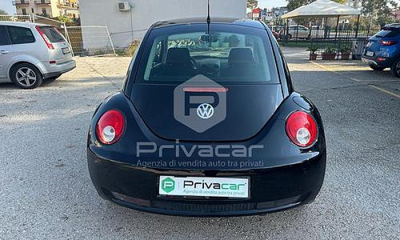 Volkswagen New Beetl...