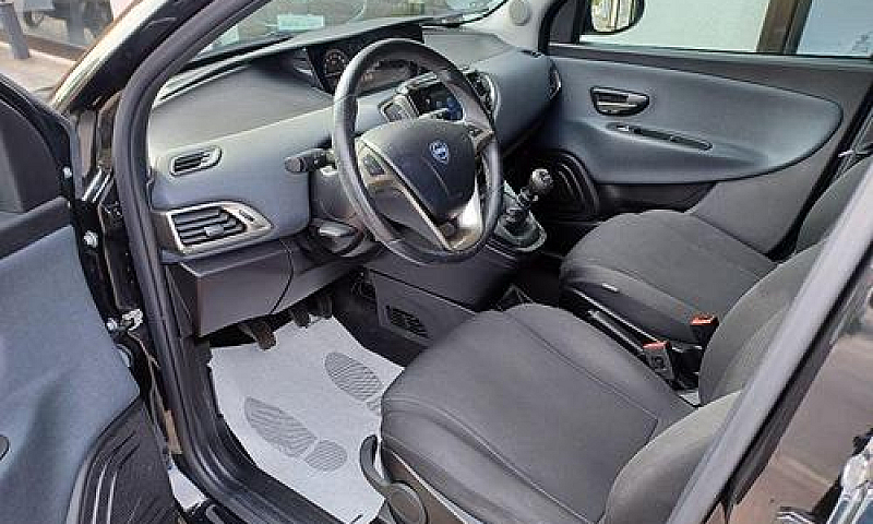 Lancia - Ypsilon - 1...