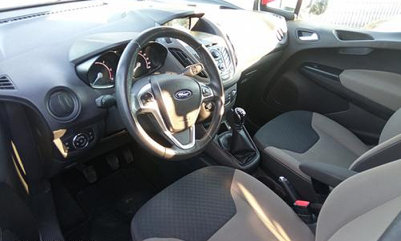 Ford Tourneo Courier...