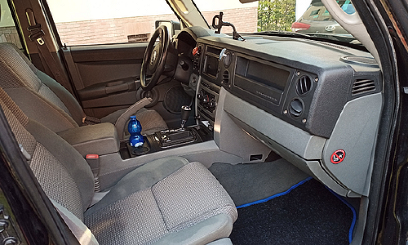 Jeep Commander: Pron...