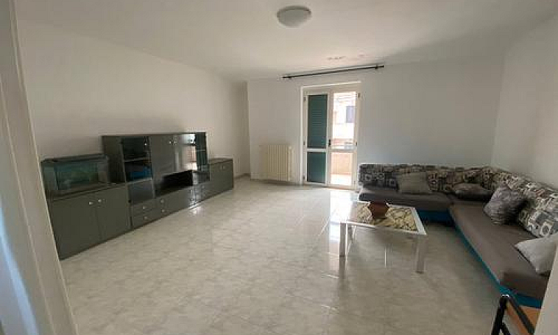 Appartamento Con Gar...