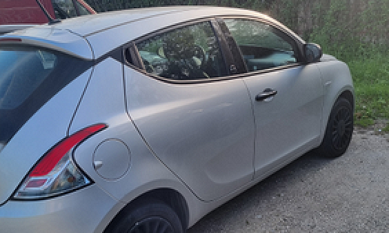 Lancia Ypsilon 2021...