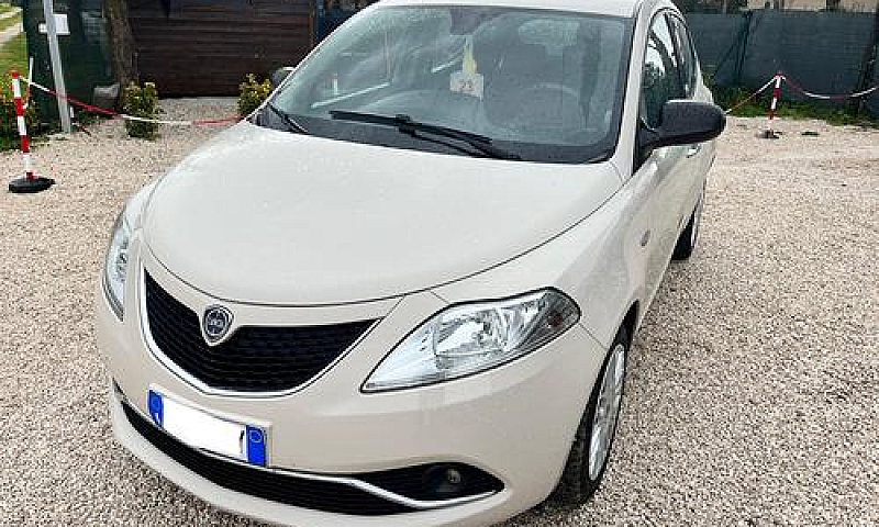Lancia Ypsilon 1.2 6...