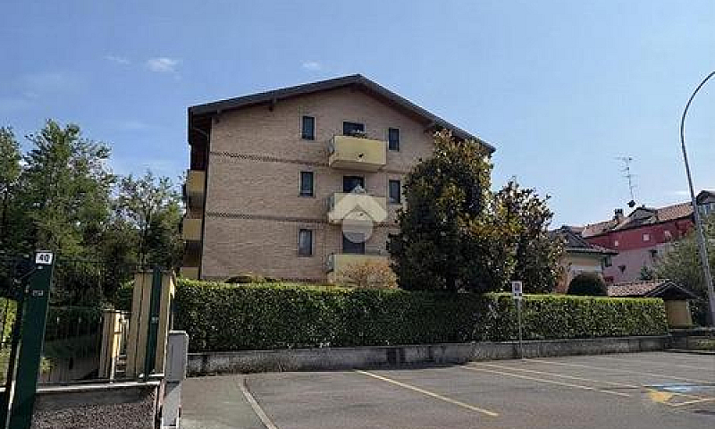 3 Locali A Legnano...