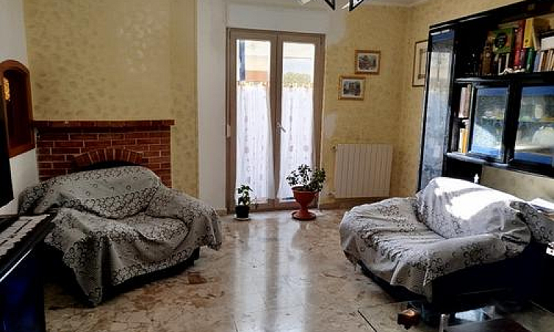 Casa Di Circa 100 Mq...