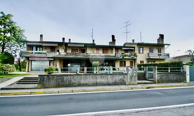 3 Locali A Desenzano...