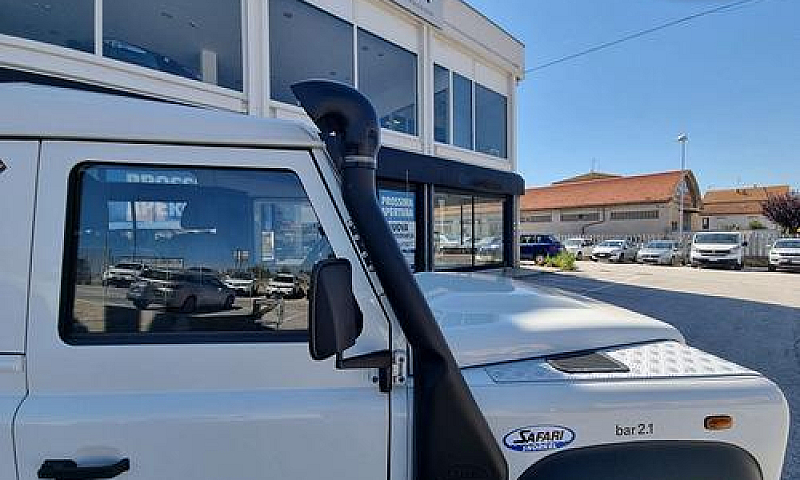 Land Rover Defender ...