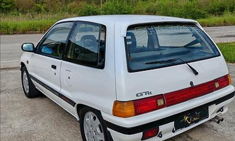 Daihatsu Charade Tur...