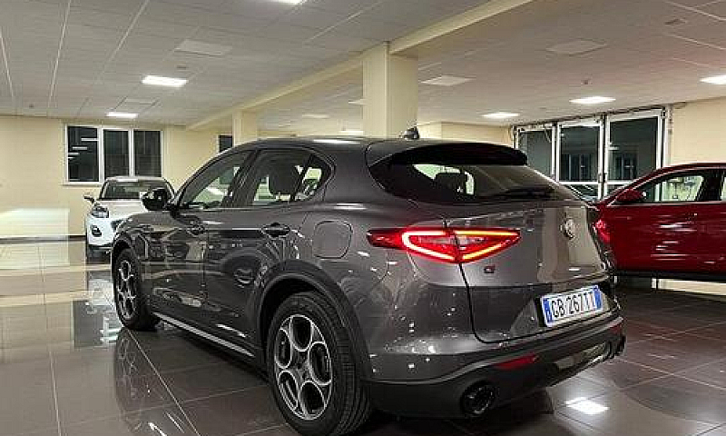 Alfa Romeo Stelvio 2...