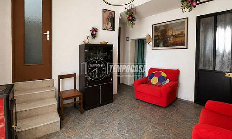 Porzione Di Casa Con...