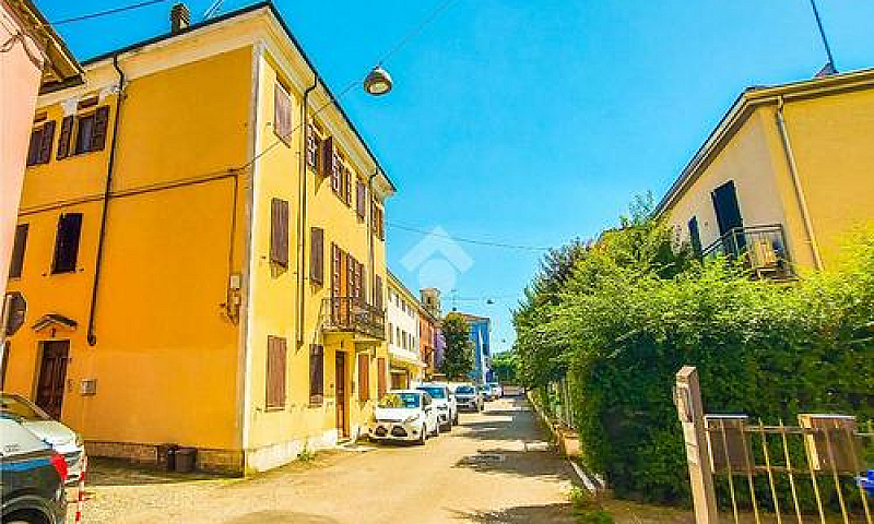 3 Locali A Colorno...