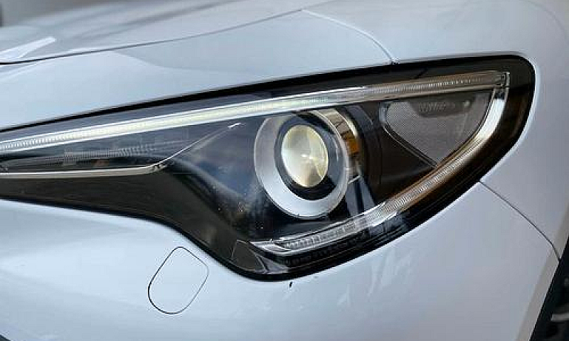 Alfa Romeo Stelvio 2...