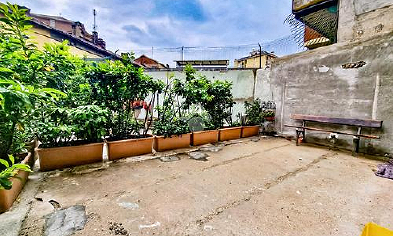 4 Locali A Torino...