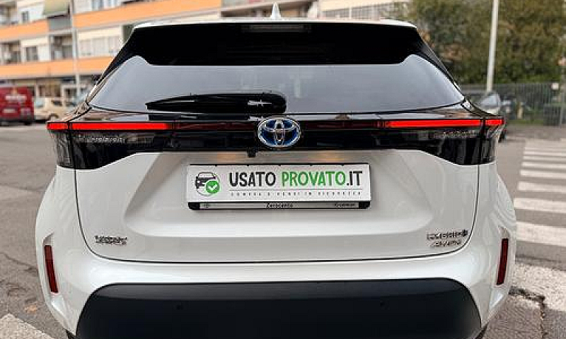 Toyota Yaris Cross 1...