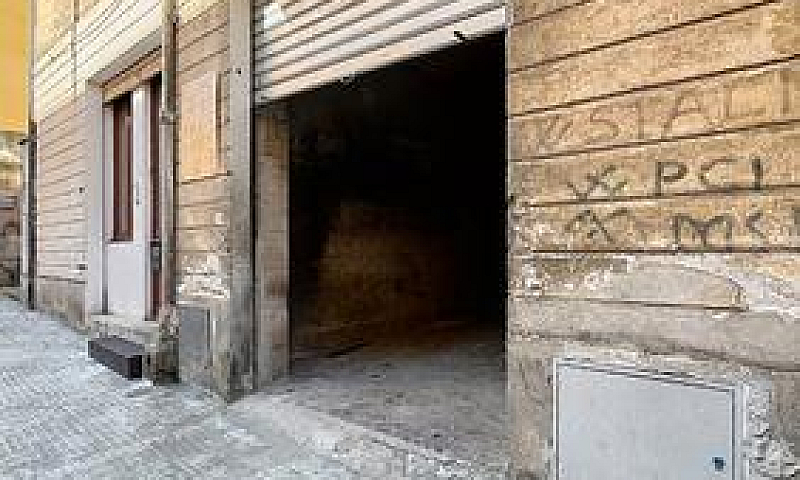 Garage In Via Turati...