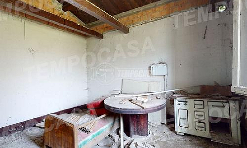 Porzione Di Casa Con...