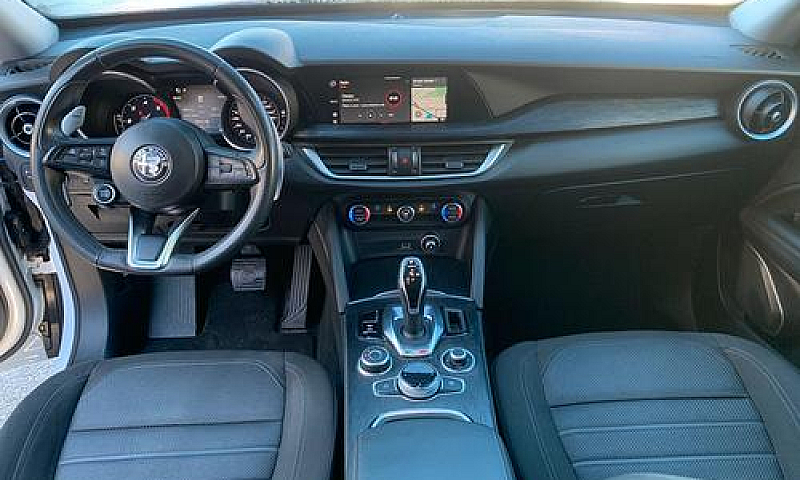 Alfa Romeo Stelvio 2...