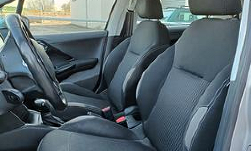 Peugeot 208 1.2 82 C...