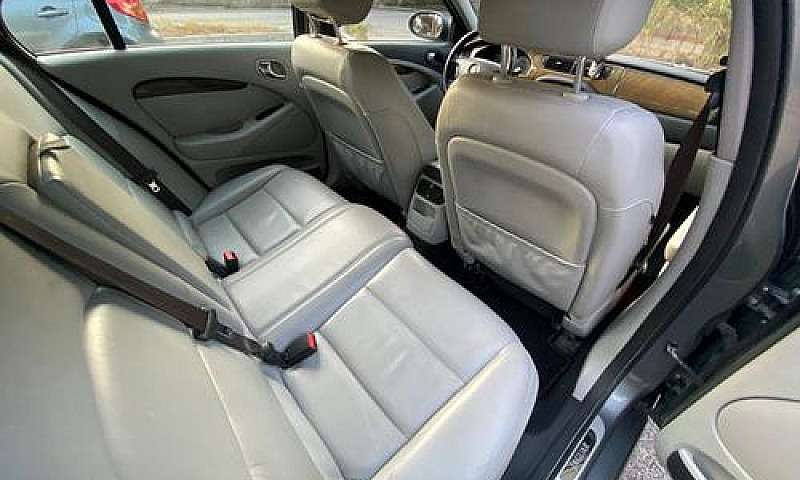 Jaguar S-Type R 4.2 ...