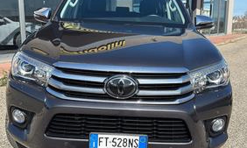 Toyota Hilux 2.4 D-4...