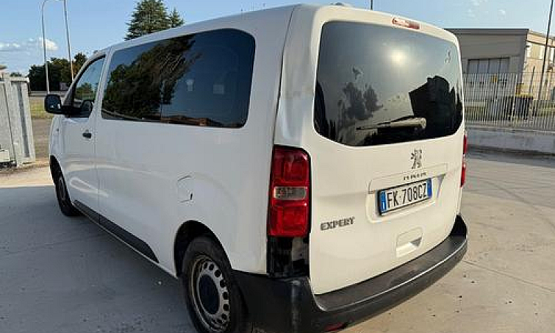 Peugeot Traveller Ex...