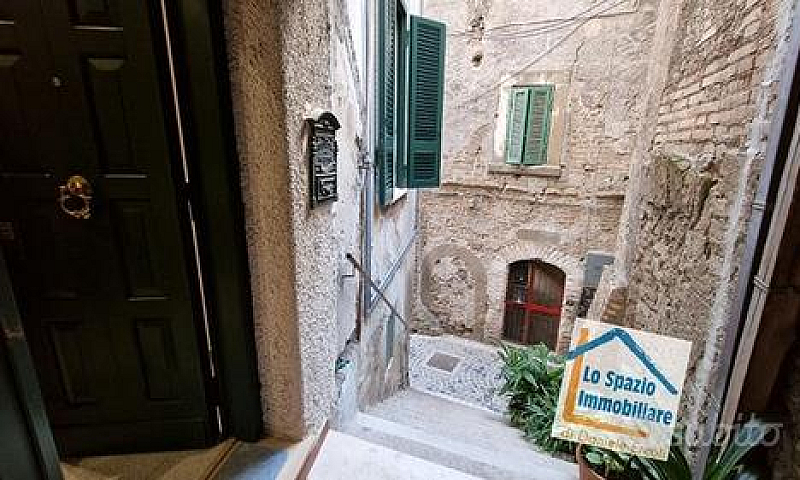 Cave, Appartamento C...
