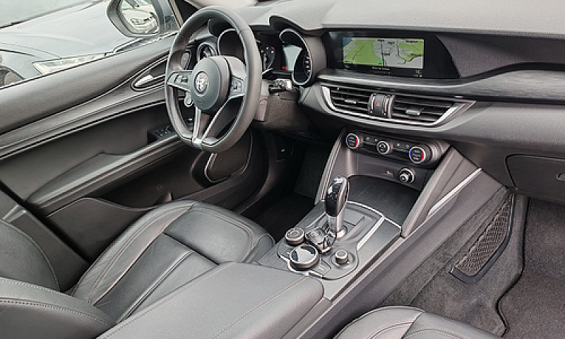 Alfa Romeo Stelvio Q...