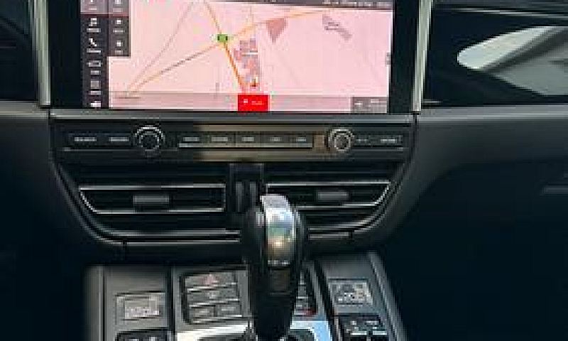 Porsche Macan...