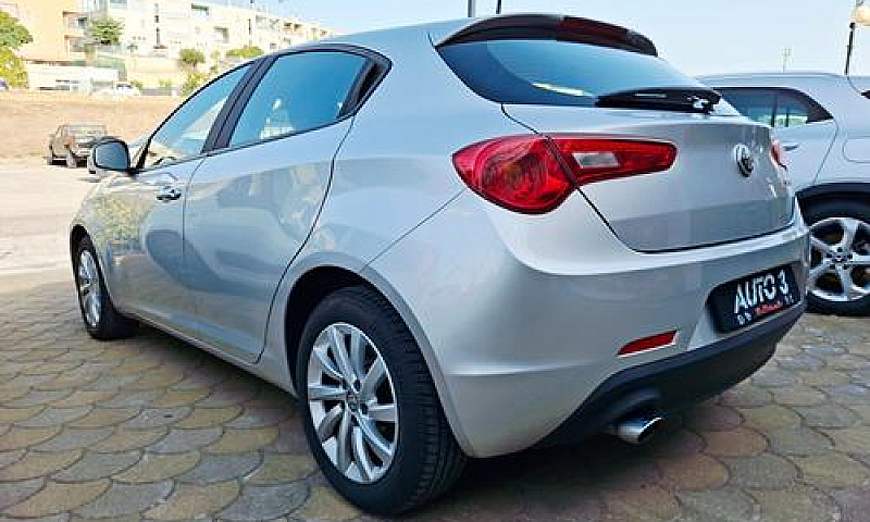 Alfa Romeo Giulietta...