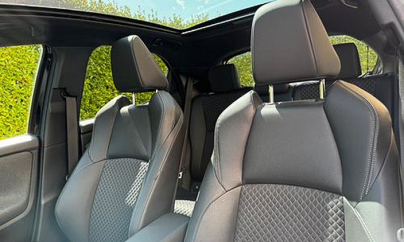 Toyota Yaris Hybrid ...