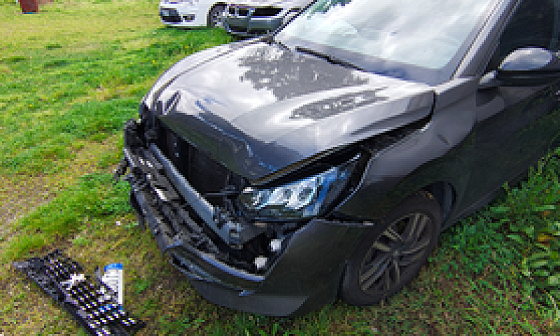 Peugeot 208 Sinistra...