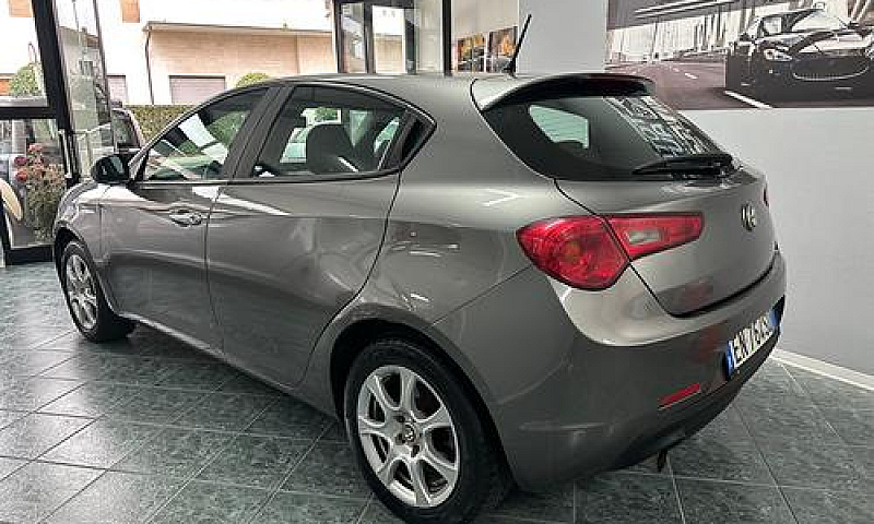 Alfa Romeo Giulietta...