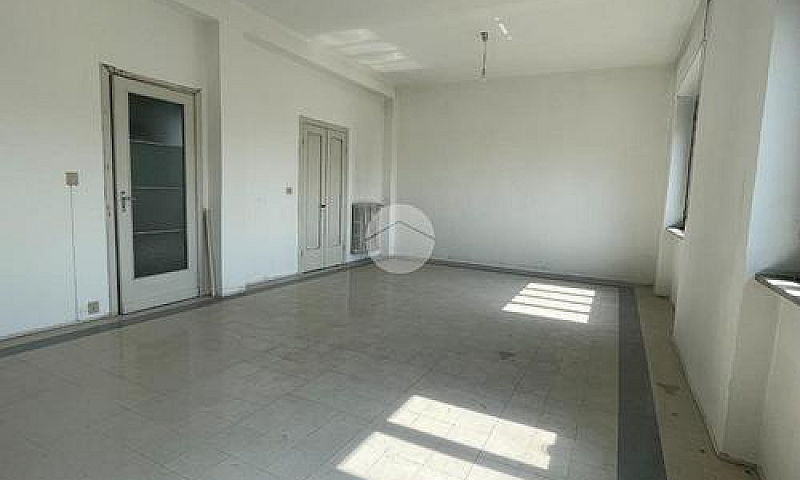3 Locali A Asti...